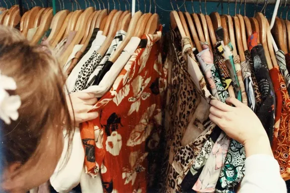 Las ventas minoristas cayeron 3,2% interanual en abril y suman un año en retroceso