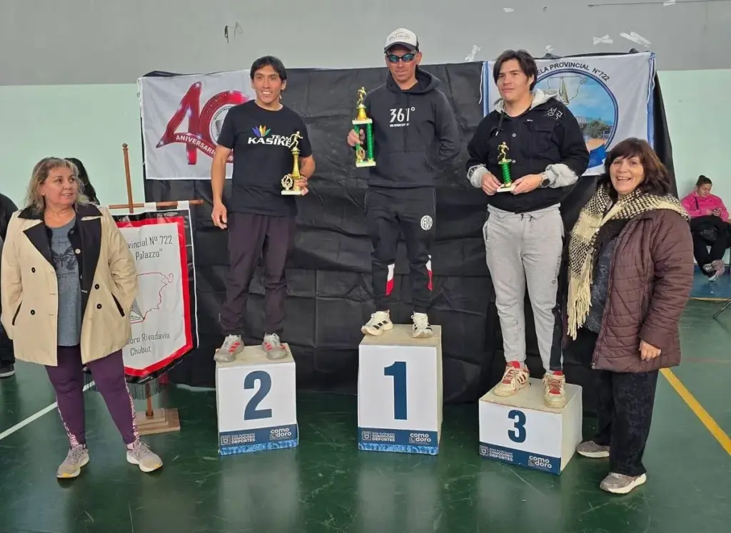 Licanqueo y Calderero ganaron en la Corrida 40º Aniversario de la Escuela Nº 722