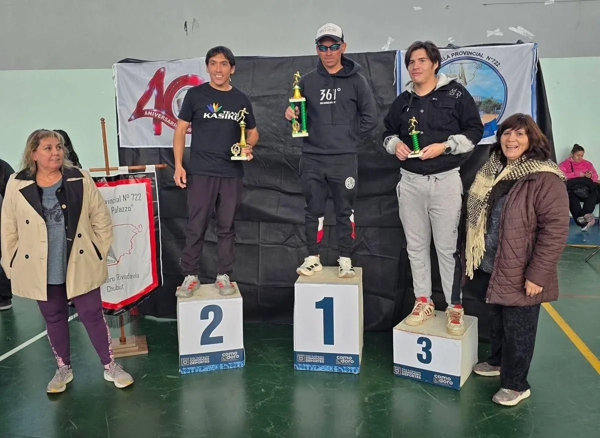 Licanqueo y Calderero ganaron en la Corrida 40º Aniversario de la Escuela Nº 722