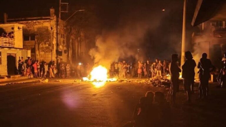 Los apagones masivos desataron protestas en La Habana a medida que se agudiza el bloqueo de EEUU