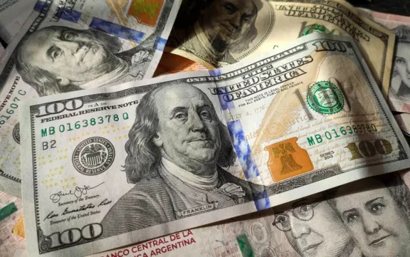 Los argentinos acumulan más de USD 260