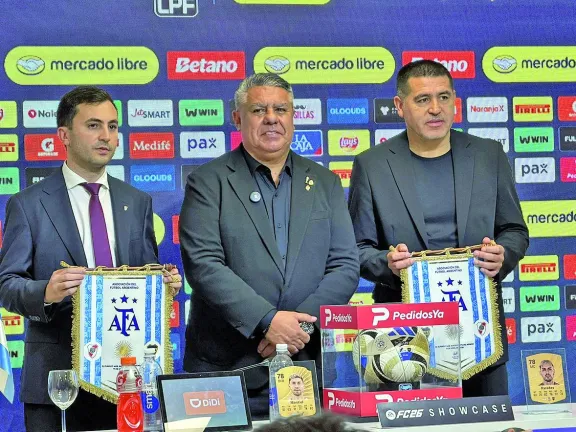 Luego de la pelea de River con la AFA, Di Carlo se mostró junto a Riquelme y Chiqui
