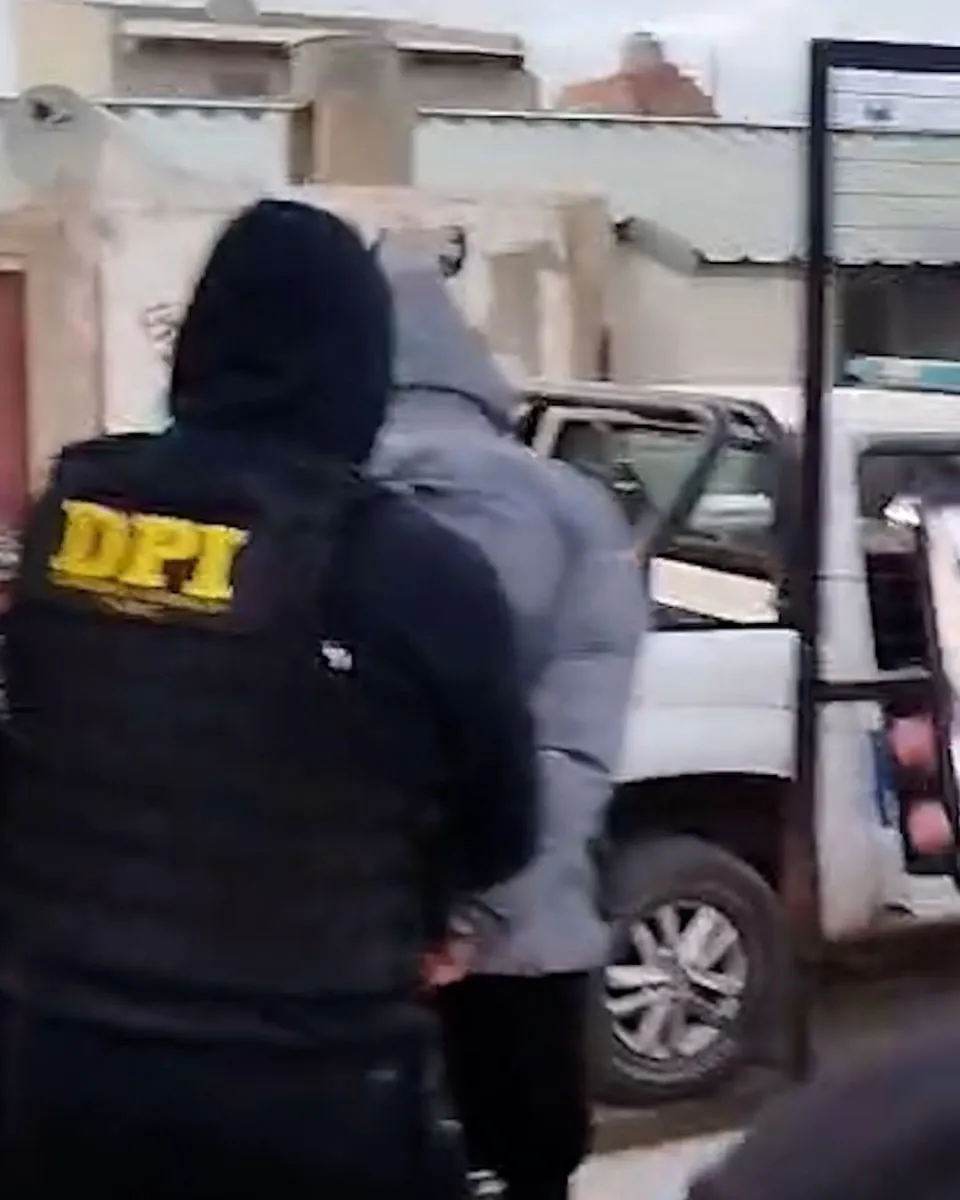 Megaoperativo en Comodoro: 16 allanamientos y dos detenidos por el crimen de Nieves y Asencio