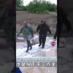 Milagro en China: un auto cayó al río tras derrumbe de un puente y se salvaron los ocupantes
