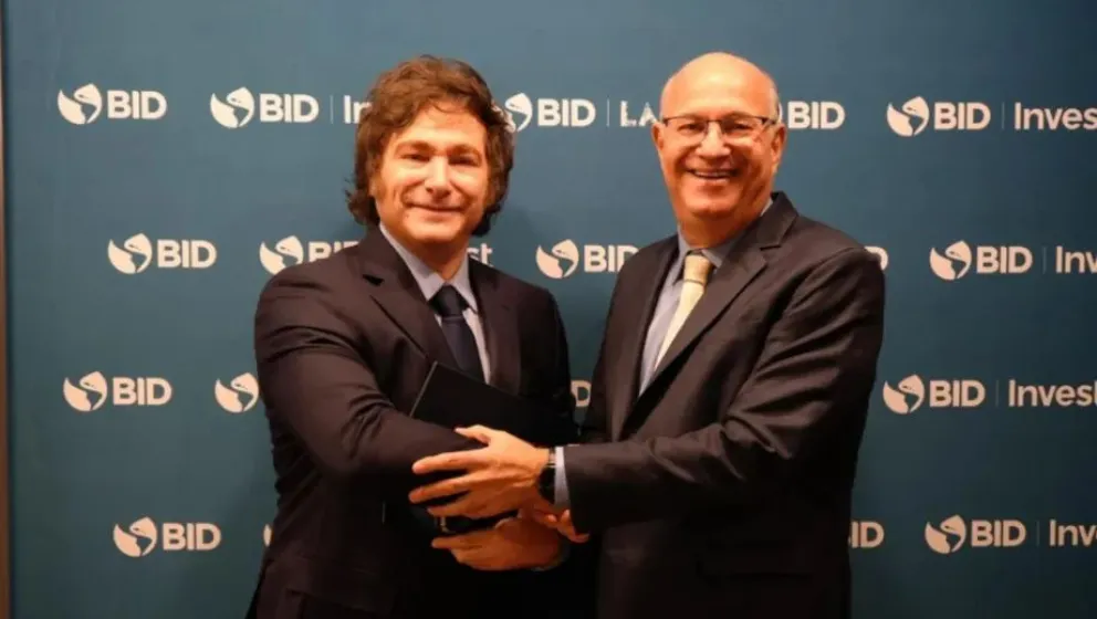 Milei y Caputo se reunieron con el BID tras el revés en Buenos Aires