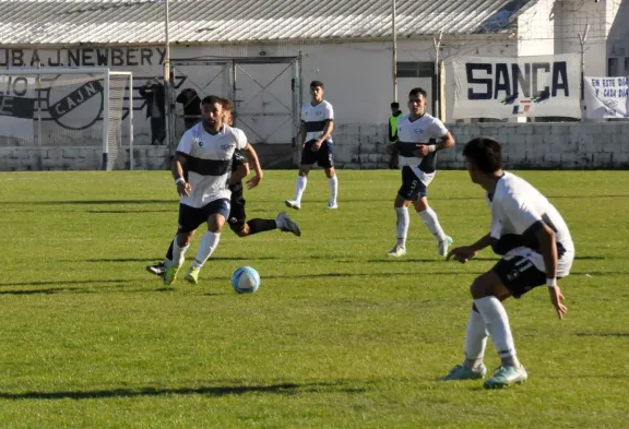 Newbery ganó y es el nuevo líder