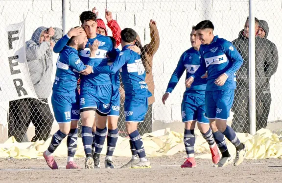 Newbery sufrió en Rawson, pero logró la clasificación