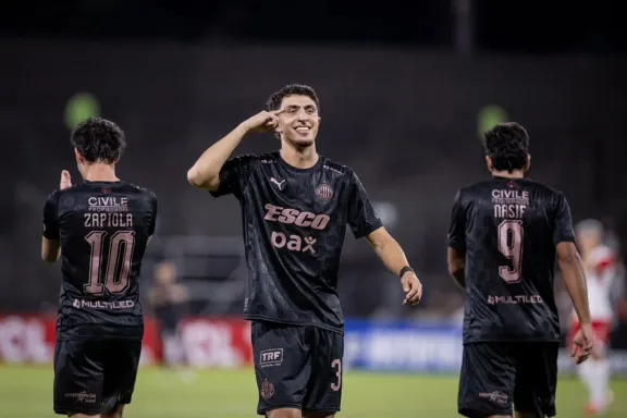 Platense recibe a Peñarol y sueña con acercarse a los octavos de la Libertadores