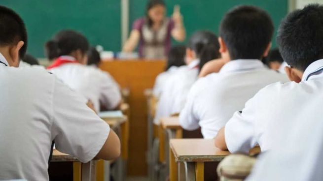 Polémico: Singapur autorizó a los profesores a azotar a alumnos para combatir el bullying