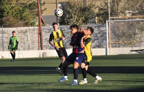Primeros puntos para USMA y final del invicto de Rada Tilly