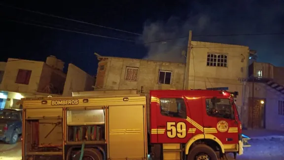 Rescató a su hermana de un incendio y fue internado por el humo