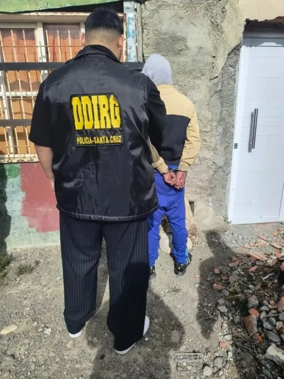 Río Gallegos: recuperaron una moto robada que un vecino estaba desarmando en su casa