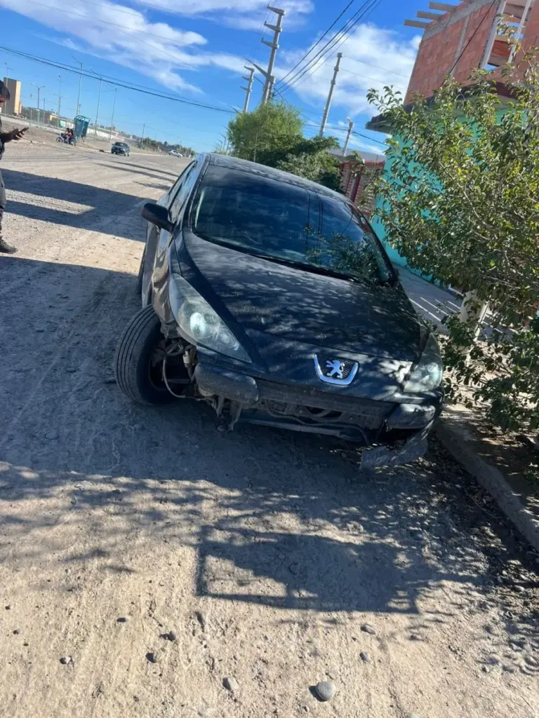 Robo, persecución y detención de dos hermanos por robo en Trelew