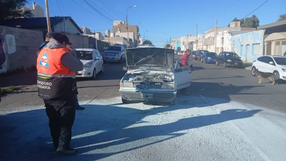 Se le incendió el utilitario y descubrieron que tenía la licencia de conducir vencida