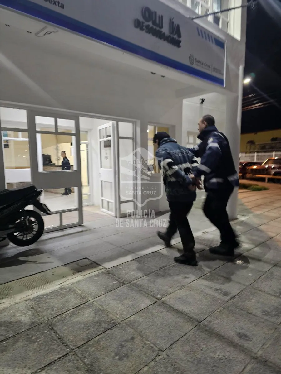 Sorprendieron a un joven intentando robar dentro de un autoservicio y terminó detenido