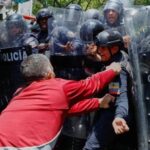 Tensión en Turquía: la policía tomó por la fuerza la sede del principal partido opositor