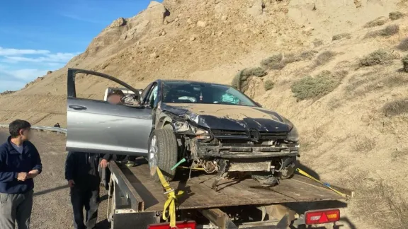 Un vehículo terminó sobre una grúa tras un despiste en Ruta 3