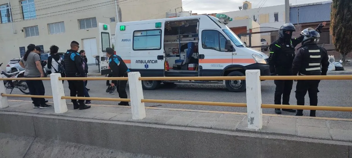Una mujer resultó herida tras ser arrollada por su propio auto en la avenida Roca