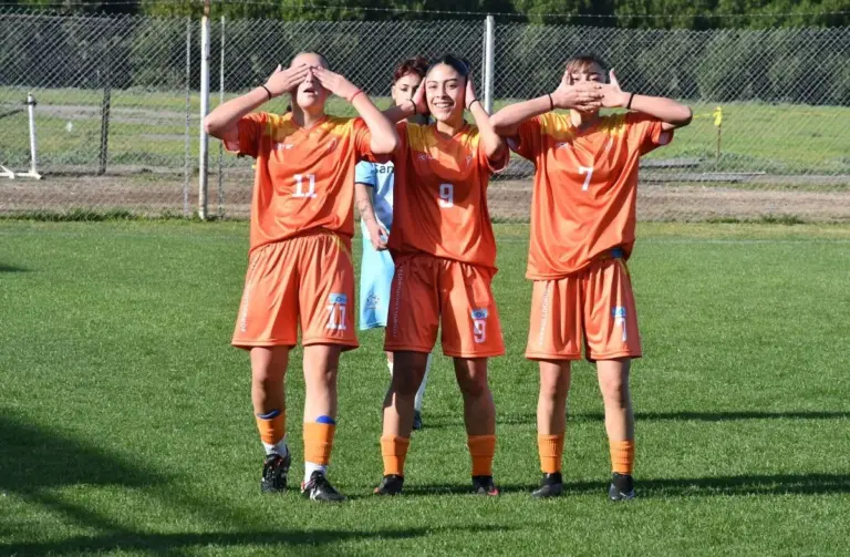 Valentino Bonelli volvió a brillar y Chubut metió a sus dos equipos de fútbol en semifinales