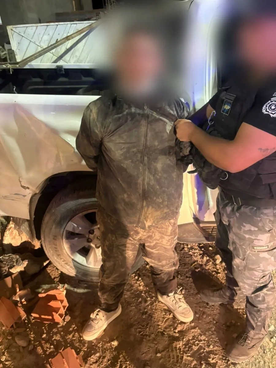 Violento asalto a estación de servicio: Un detenido tras persecución y tiroteo