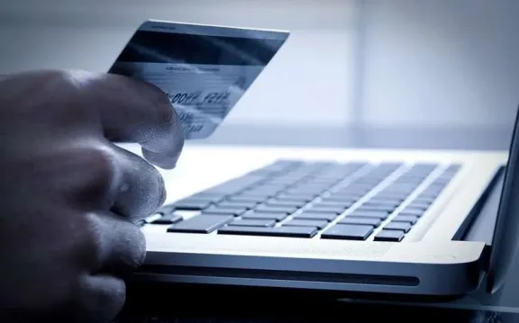 Con una tarjeta falsa hicieron compras por más de 130 mil pesos en Trelew