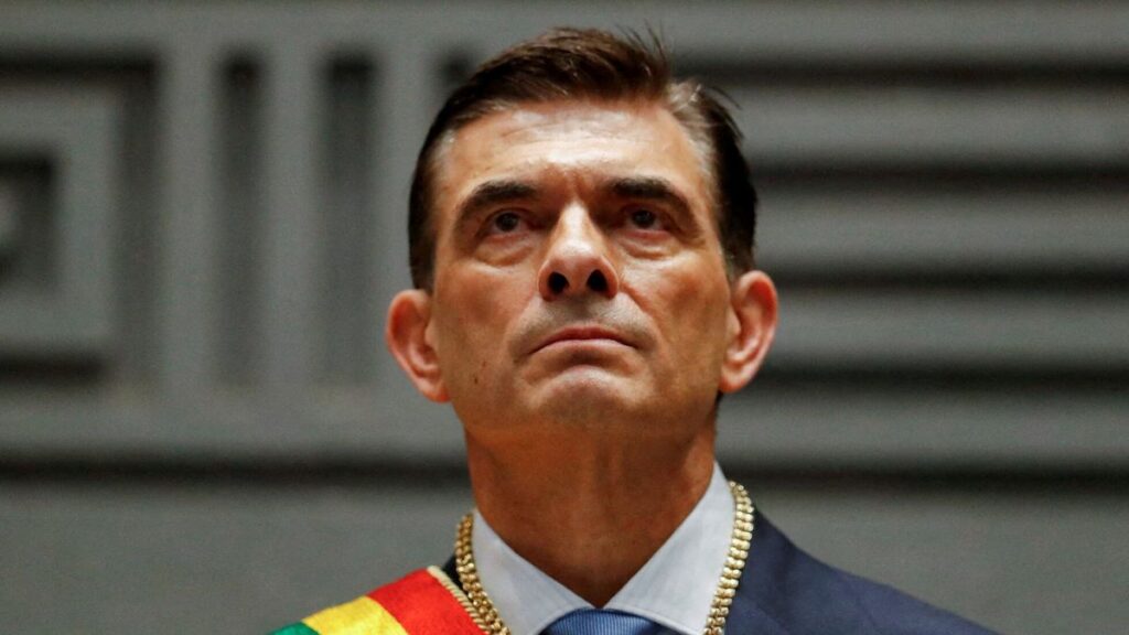 Crisis en Bolivia: Renunció el ministro de Defensa y otros funcionarios podrían dejar el gobierno ante la presión de las protestas