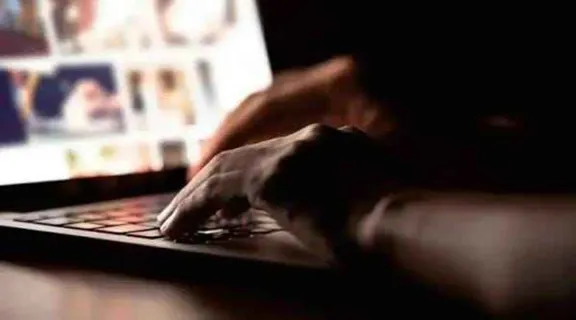 Fue condenado a 4 años de prisión por facilitar material sexual a menores