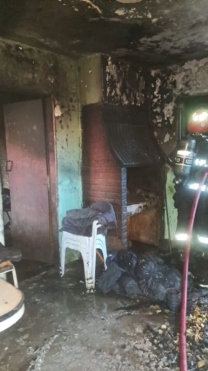 Rescatan a un anciano de 84 años del incendio de su vivienda en el barrio San Martín