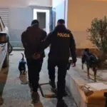 Tenía pedido de captura y lo encontraron en barrio de Las Américas