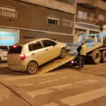 Un motociclista resultó herido tras impactar en una colisión triple