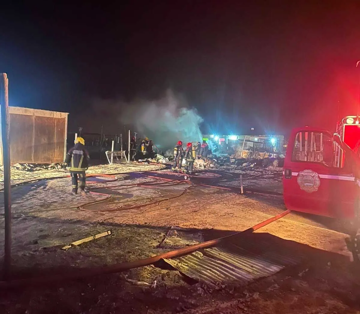 Violento incendio consumió una vivienda en Rawson